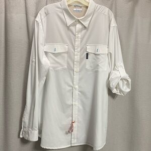 Columbia Shirt Size XL White w turquoise accents Tab sleeves classic vent back